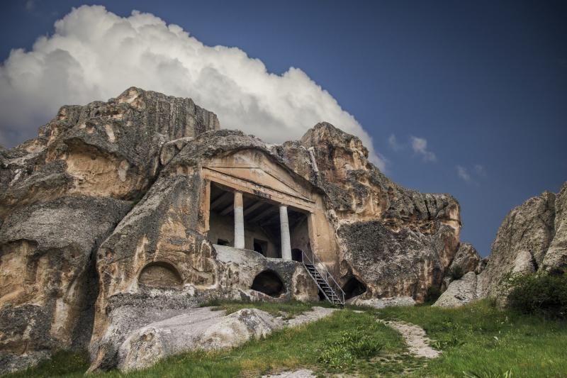 rock tomb archeology yazilikaya eskisehir turkey 7